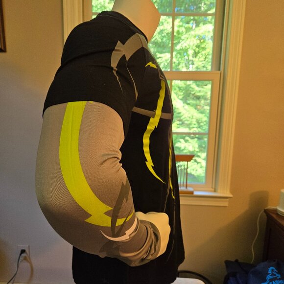 Classic TAPOUT Long Sleeve Tee with printed sleeves XL - Picture 4 of 5